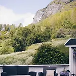 Dalhus - House With Jacuzzi Norddal