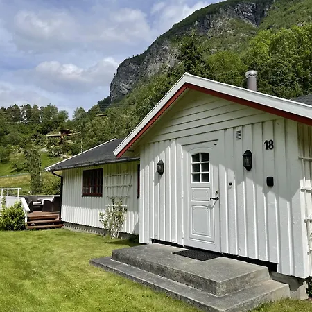 別荘 Dalhus - House With Jacuzzi