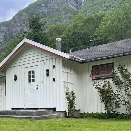 Dalhus - House With Jacuzzi Norddal