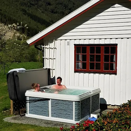 Dalhus - House With Jacuzzi