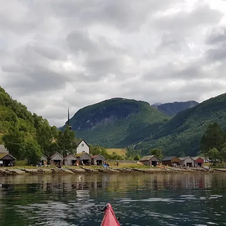 Dalhus - House With Jacuzzi Norddal