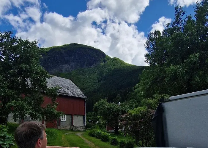 Dalhus - House With Jacuzzi بيت للعطل *