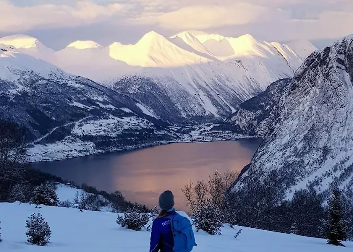 Dalhus - House With Jacuzzi * Norddal