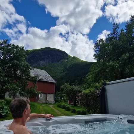 Dalhus - House With Jacuzzi بيت للعطل *