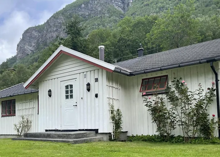 Dalhus - House With Jacuzzi Norddal