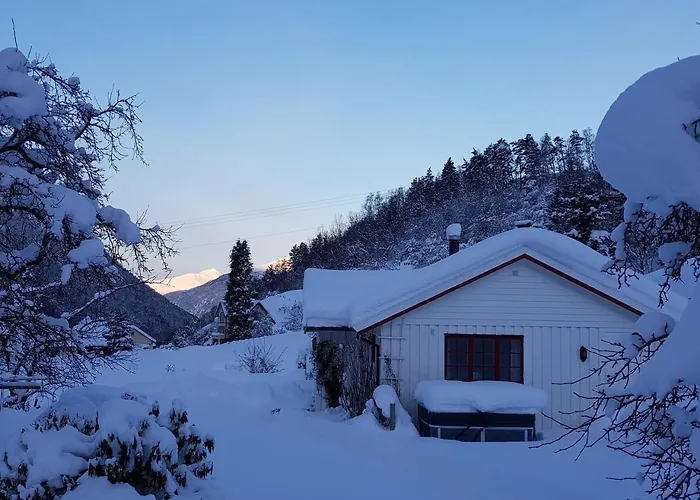 Dalhus - House With Jacuzzi